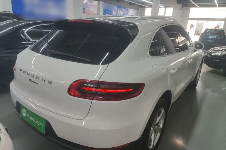 Used Porsche Macan 2016 Macan 2.0T Rear Right 45 Deg