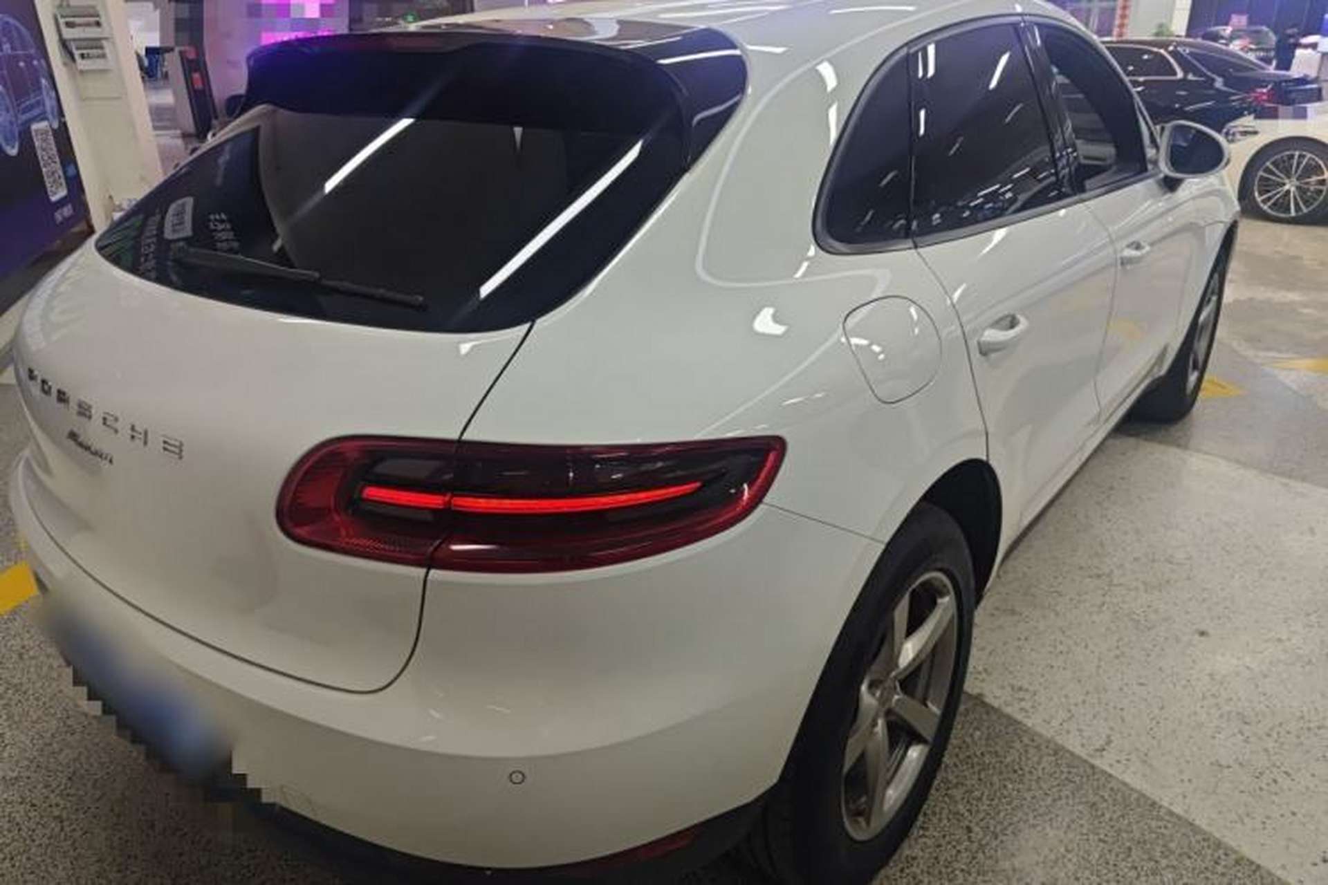 Used Porsche Macan 2016 Macan 2.0T Rear Right 45 Deg
