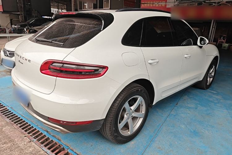 Used Porsche Macan 2016 Macan 2.0T Rear Right 45 Deg