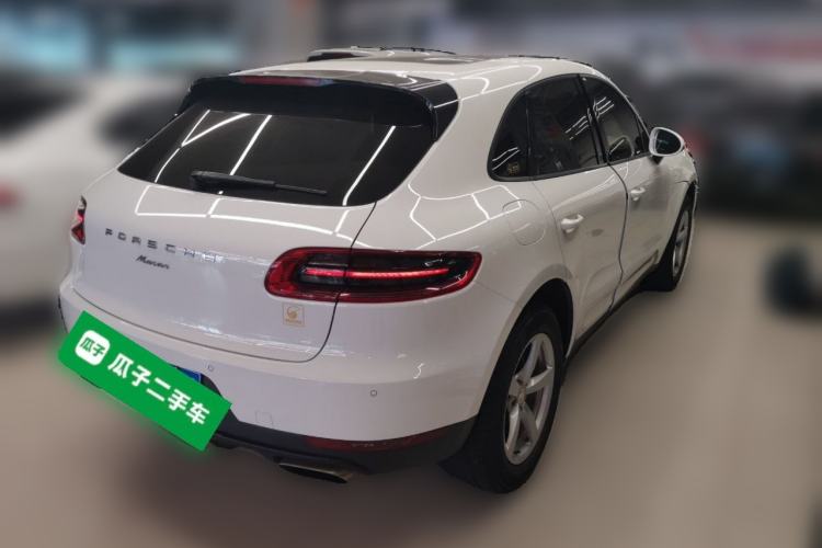 Used Porsche Macan 2016 Macan 2.0T Rear Right 45 Deg