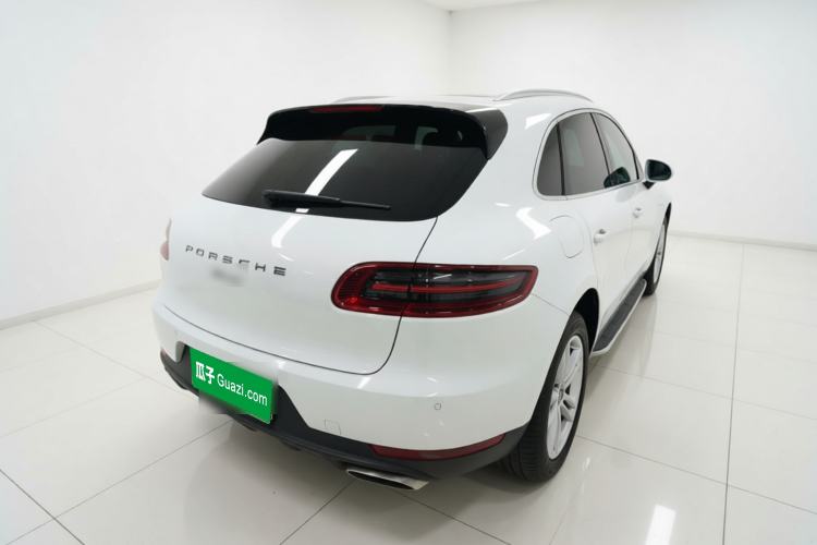 Used Porsche Macan 2016 Macan 2.0T Rear Right 45 Deg