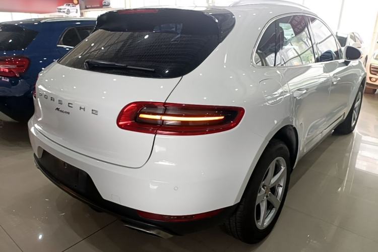Used Porsche Macan 2016 Macan 2.0T Rear Right 45 Deg