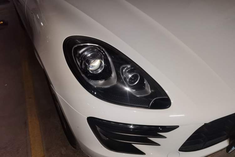 Used Porsche Macan 2016 Macan 2.0T Right Front Headlight