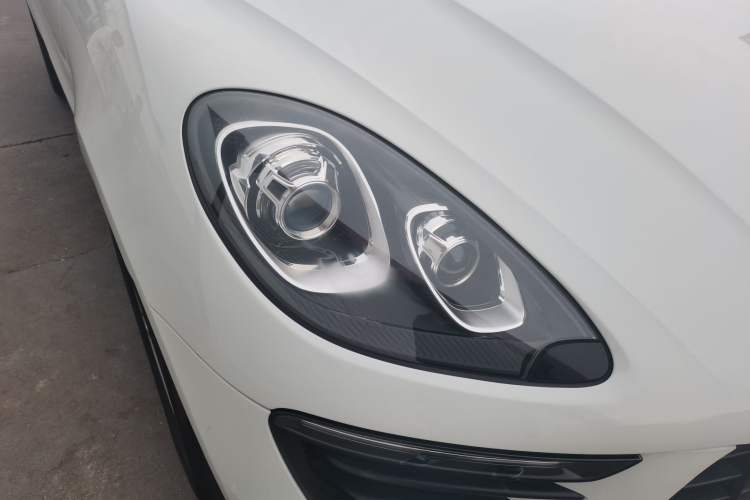 Used Porsche Macan 2016 Macan 2.0T Right Front Headlight