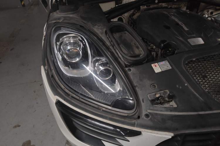 Used Porsche Macan 2016 Macan 2.0T Right Front Headlight