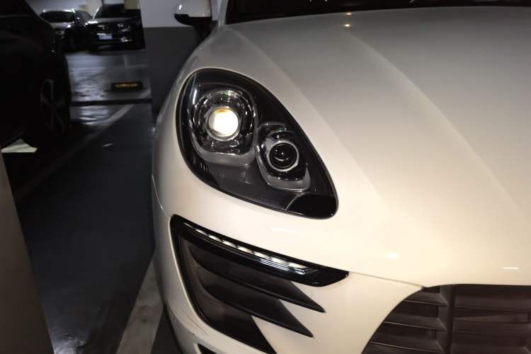 Used Porsche Macan 2016 Macan 2.0T Right Front Headlight