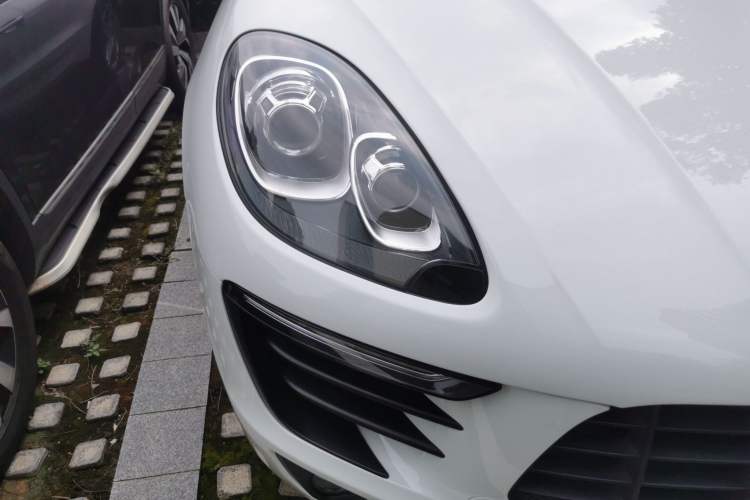 Used Porsche Macan 2016 Macan 2.0T Right Front Headlight