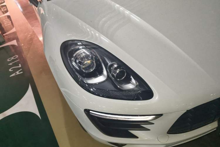 Used Porsche Macan 2016 Macan 2.0T Right Front Headlight