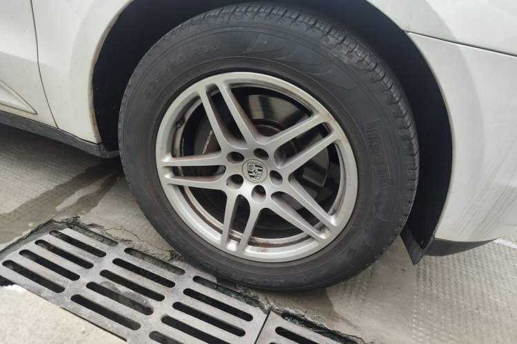 Used Porsche Macan 2016 Macan 2.0T Right Front Wheel Hub