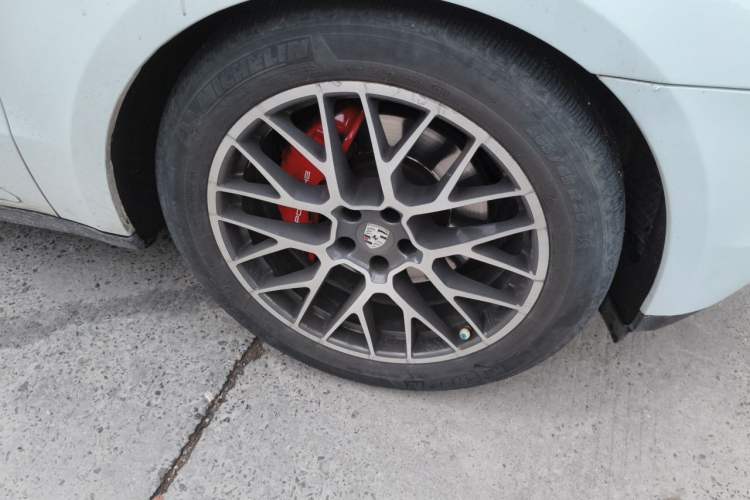 Used Porsche Macan 2016 Macan S 3.0T Right Front Wheel Hub