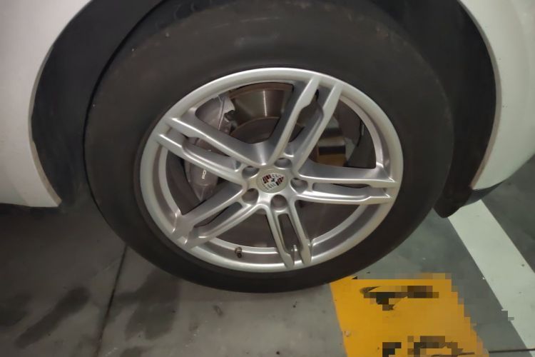 Used Porsche Macan 2016 Macan 2.0T Right Front Wheel Hub