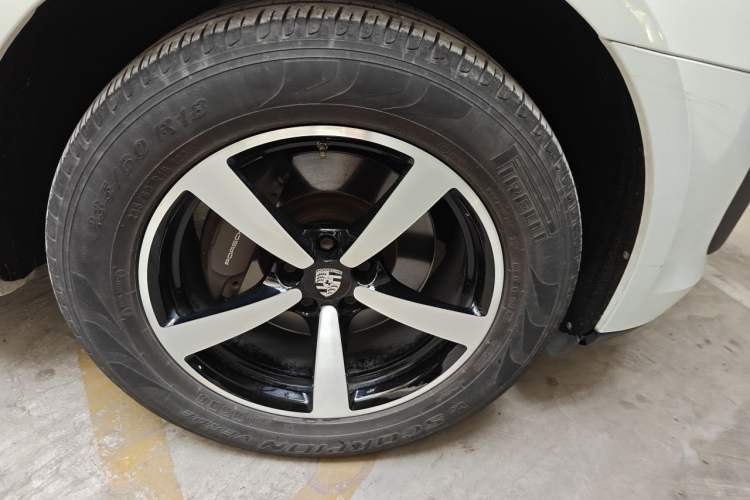 Used Porsche Macan 2016 Macan 2.0T Right Front Wheel Hub