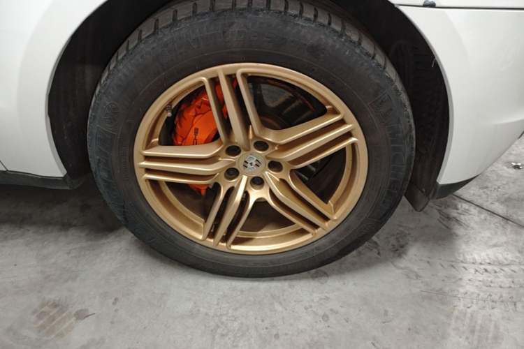 Used Porsche Macan  Right Front Wheel Hub