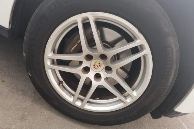 Used Porsche Macan 2016 Macan 2.0T Right Front Wheel Hub