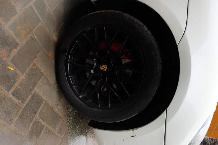Used Porsche Macan  Right Front Wheel Hub