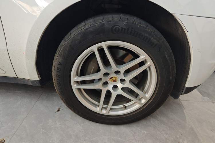 Used Porsche Macan 2016 Macan 2.0T Right Front Wheel Hub