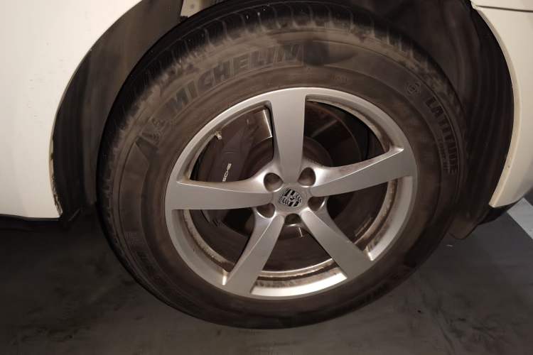 Used Porsche Macan 2016 Macan 2.0T Right Front Wheel Hub
