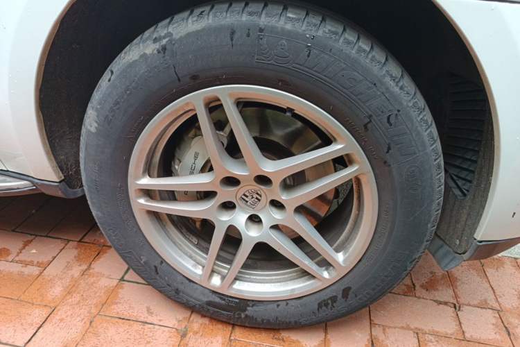 Used Porsche Macan 2016 Macan S 3.0T Right Front Wheel Hub