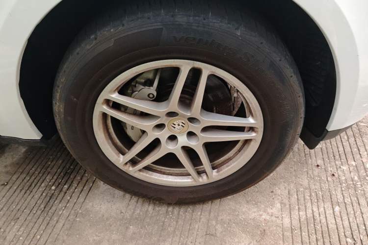 Used Porsche Macan 2016 Macan S 3.0T Right Front Wheel Hub