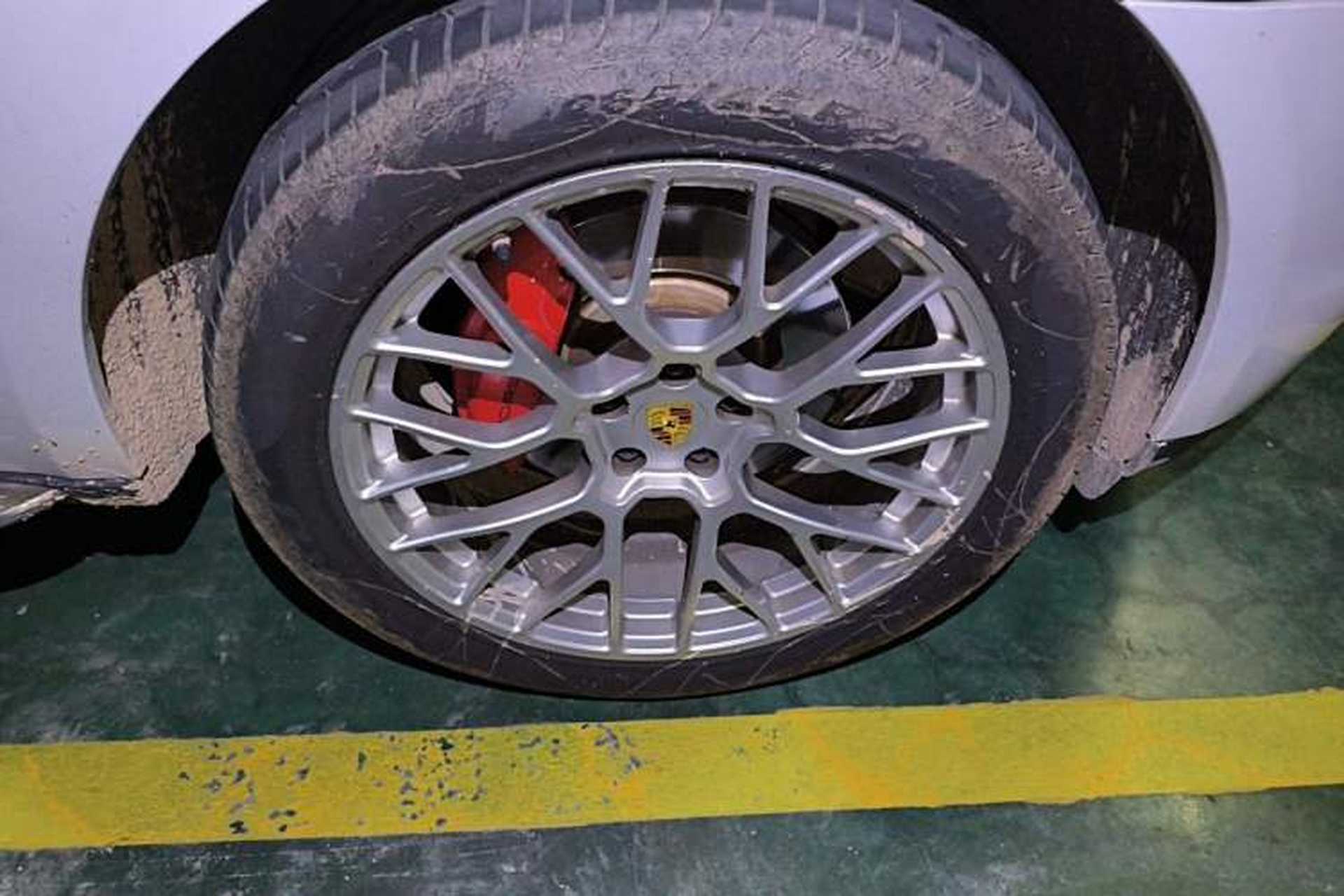 Used Porsche Macan 2016 Macan 2.0T Right Front Wheel Hub