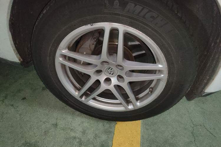 Used Porsche Macan 2016 Macan 2.0T Right Front Wheel Hub