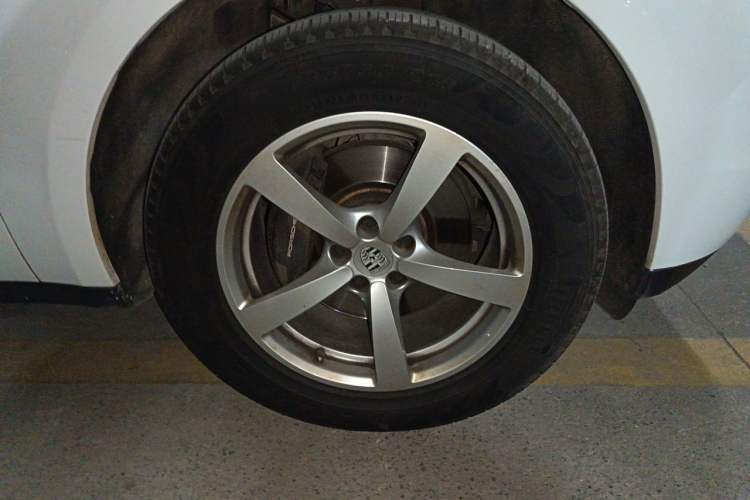 Used Porsche Macan 2016 Macan 2.0T Right Front Wheel Hub
