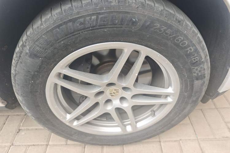 Used Porsche Macan 2016 Macan 2.0T Right Front Wheel Hub