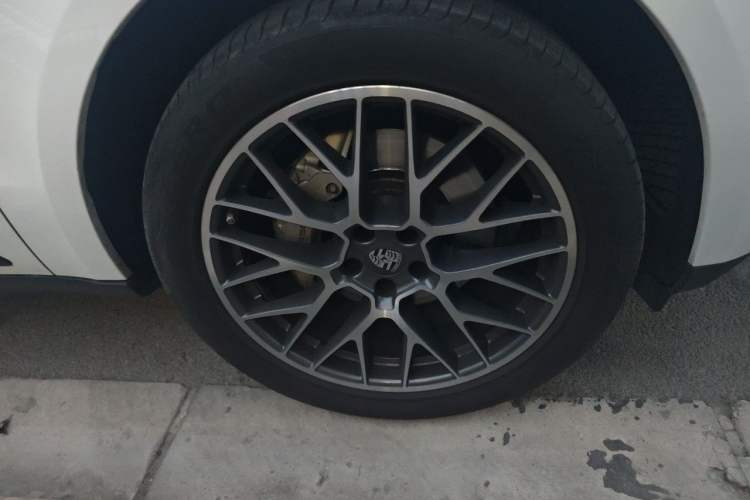 Used Porsche Macan 2016 Macan S 3.0T Right Front Wheel Hub