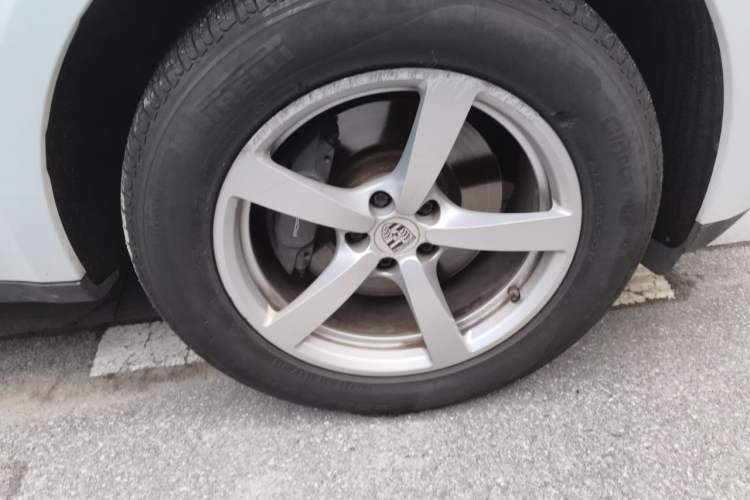 Used Porsche Macan 2016 Macan 2.0T Right Front Wheel Hub