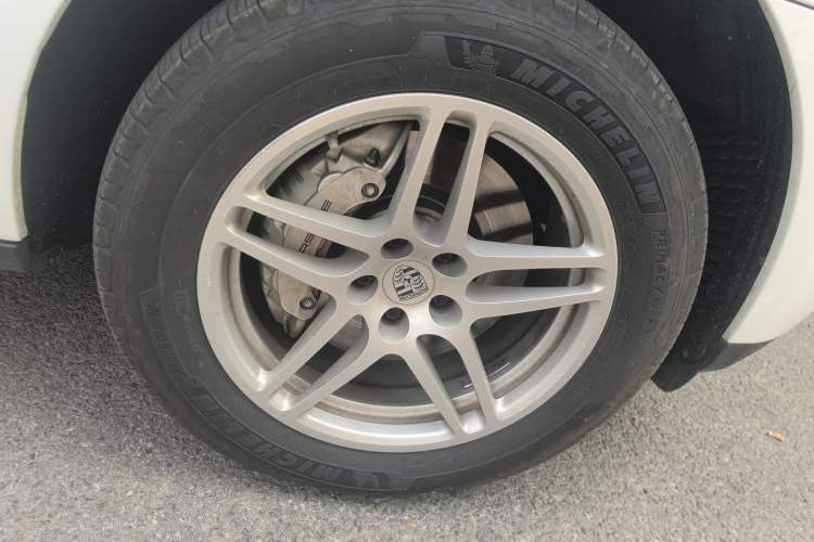 Used Porsche Macan 2016 Macan S 3.0T Right Front Wheel Hub
