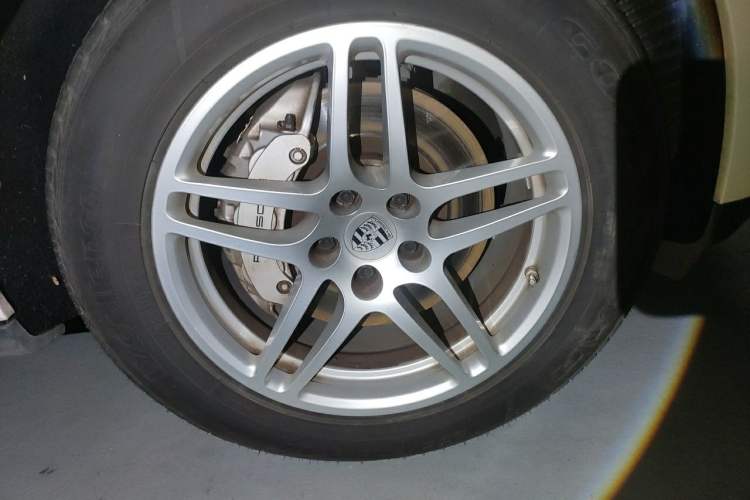 Used Porsche Macan 2016 Macan S 3.0T Right Front Wheel Hub