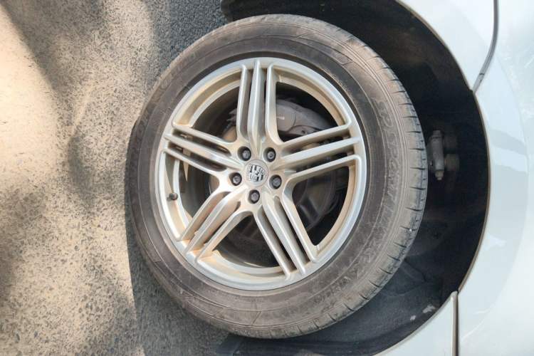 Used Porsche Macan 2016 Macan 2.0T Right Front Wheel Hub