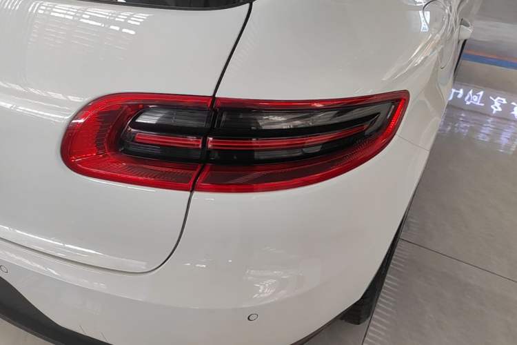 Used Porsche Macan 2016 Macan 2.0T Right Rear Taillight