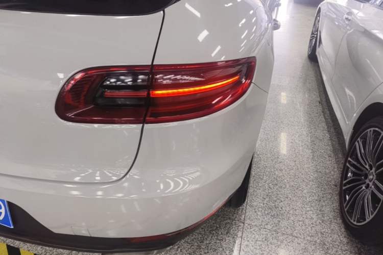 Used Porsche Macan 2016 Macan 2.0T Right Rear Taillight