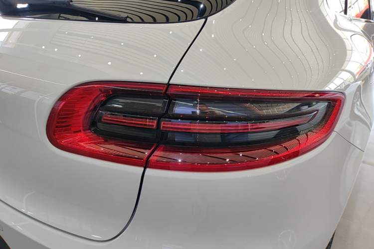Used Porsche Macan 2016 Macan 2.0T Right Rear Taillight