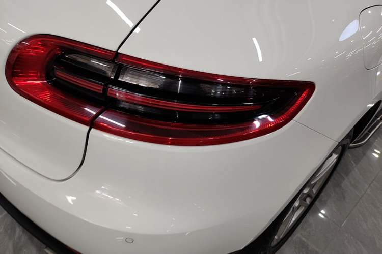Used Porsche Macan 2016 Macan 2.0T Right Rear Taillight