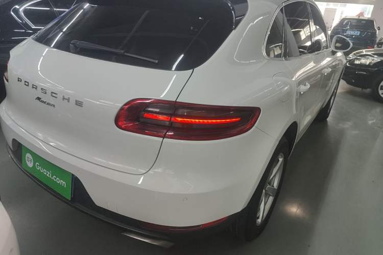 Used Porsche Macan 2016 Macan 2.0T Right Rear Taillight