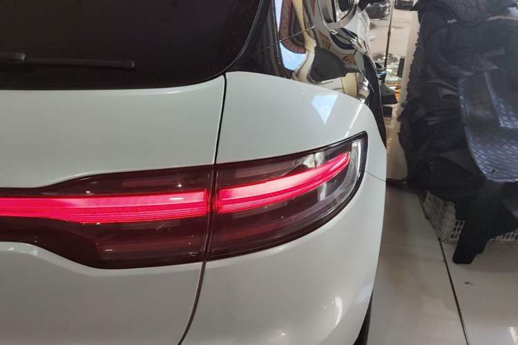 Used Porsche Macan 2016 Macan 2.0T Right Rear Taillight