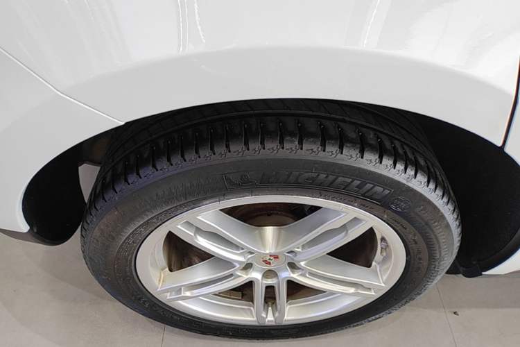 Used Porsche Macan 2016 Macan 2.0T Right Rear Wheel Hub