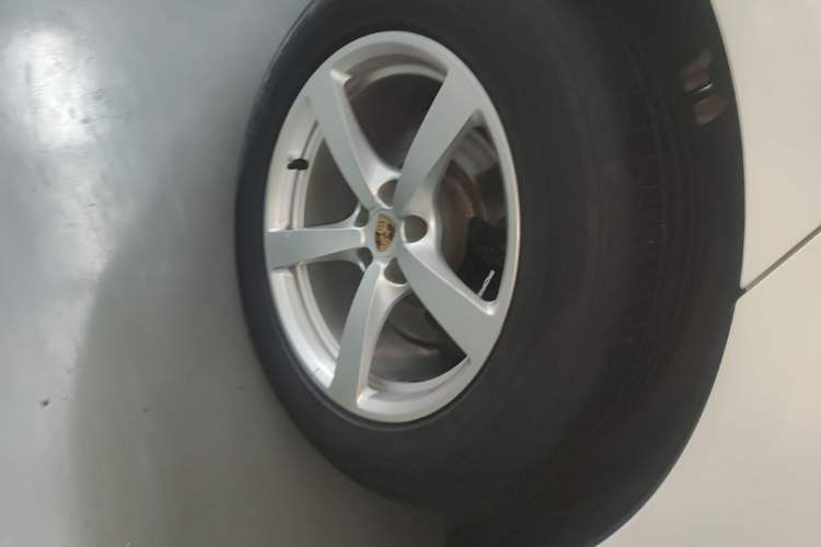 Used Porsche Macan 2016 Macan 2.0T Right Rear Wheel Hub