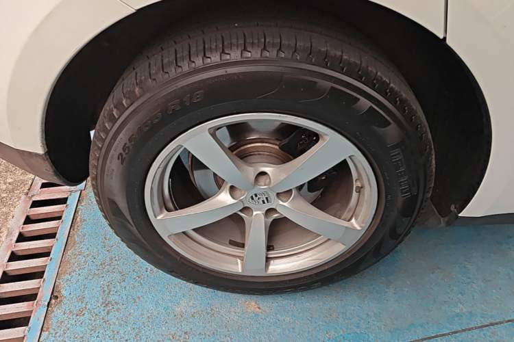 Used Porsche Macan 2016 Macan 2.0T Right Rear Wheel Hub
