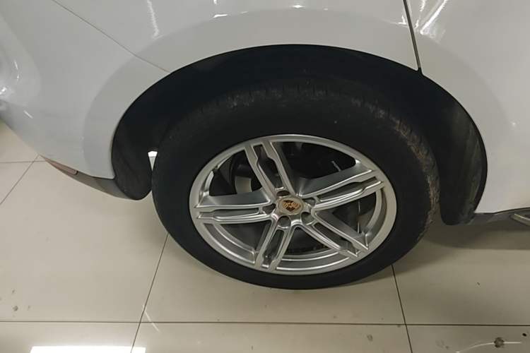 Used Porsche Macan 2016 Macan 2.0T Right Rear Wheel Hub