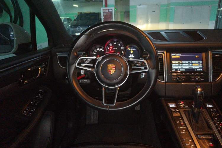 Used Porsche Macan 2016 Macan 2.0T Steering Wheel