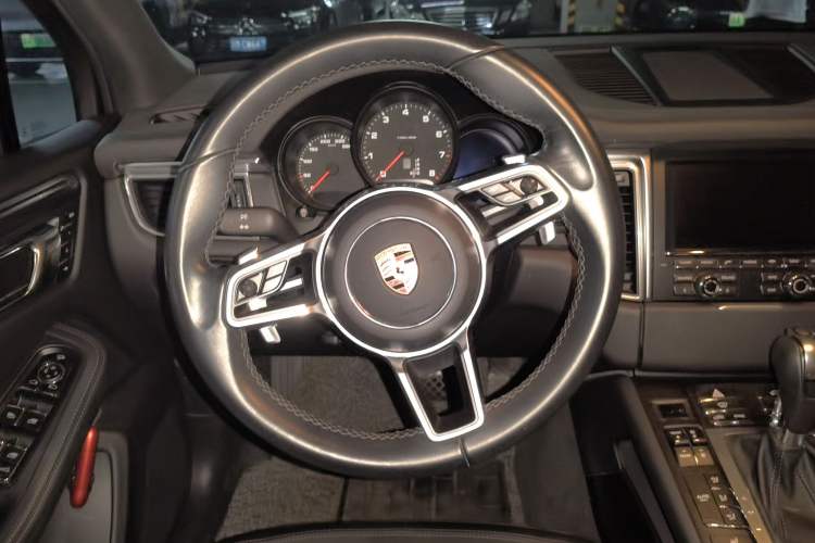 Used Porsche Macan 2016 Macan 2.0T Steering Wheel