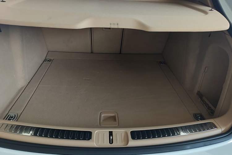Used Porsche Macan 2016 Macan 2.0T Trunk
