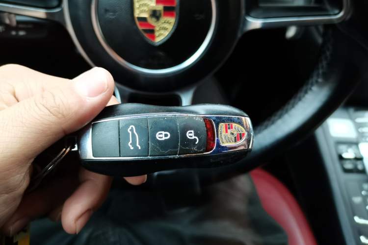 Used Porsche Macan  Vehicle Key