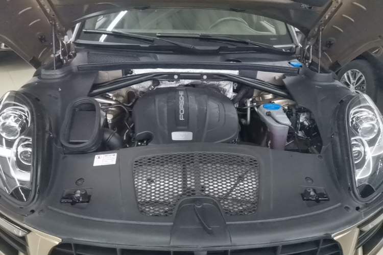 Used Porsche Macan 2016 Macan 2.0T Engine Bay
