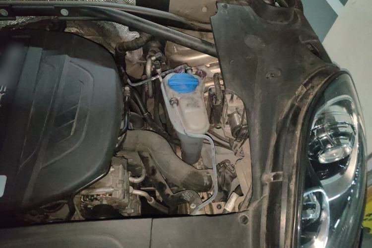 Used Porsche Macan 2016 Macan 2.0T Engine Bay Left