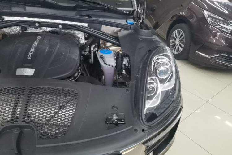 Used Porsche Macan 2016 Macan 2.0T Engine Bay Left