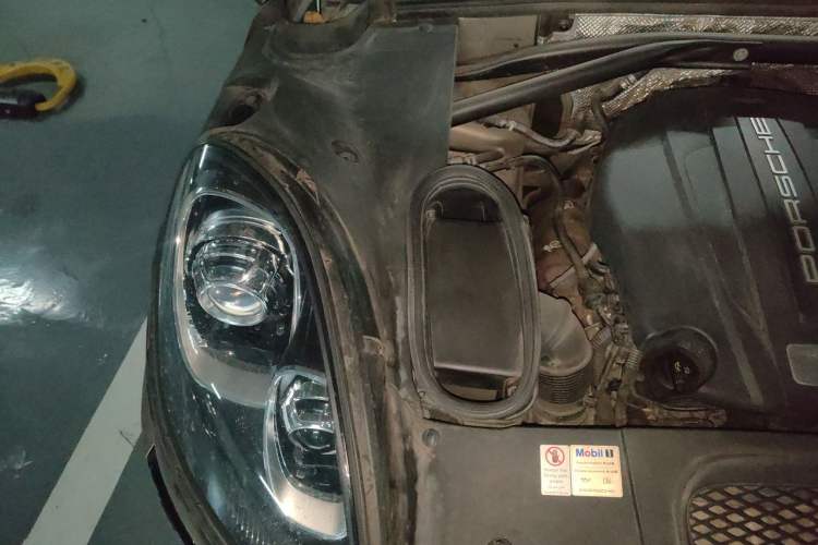 Used Porsche Macan 2016 Macan 2.0T Engine Bay Right
